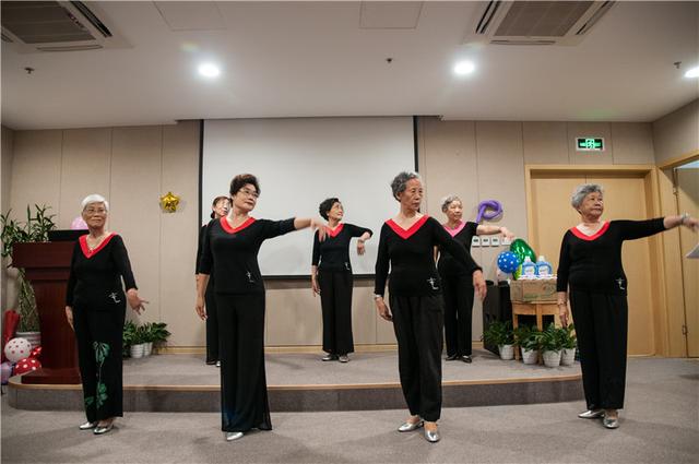 成都養(yǎng)老觀察：責(zé)任與義務(wù)，未來(lái)養(yǎng)老院能否代替子女盡孝？(圖1)