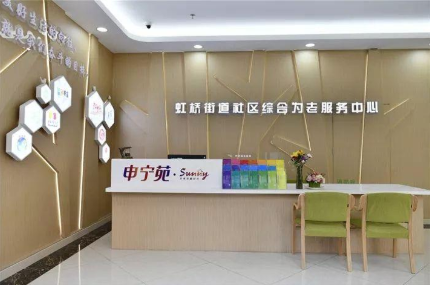 人工智能炒菜、智能腕表提供應(yīng)急救助，上海智慧養(yǎng)老場景落地(圖1)